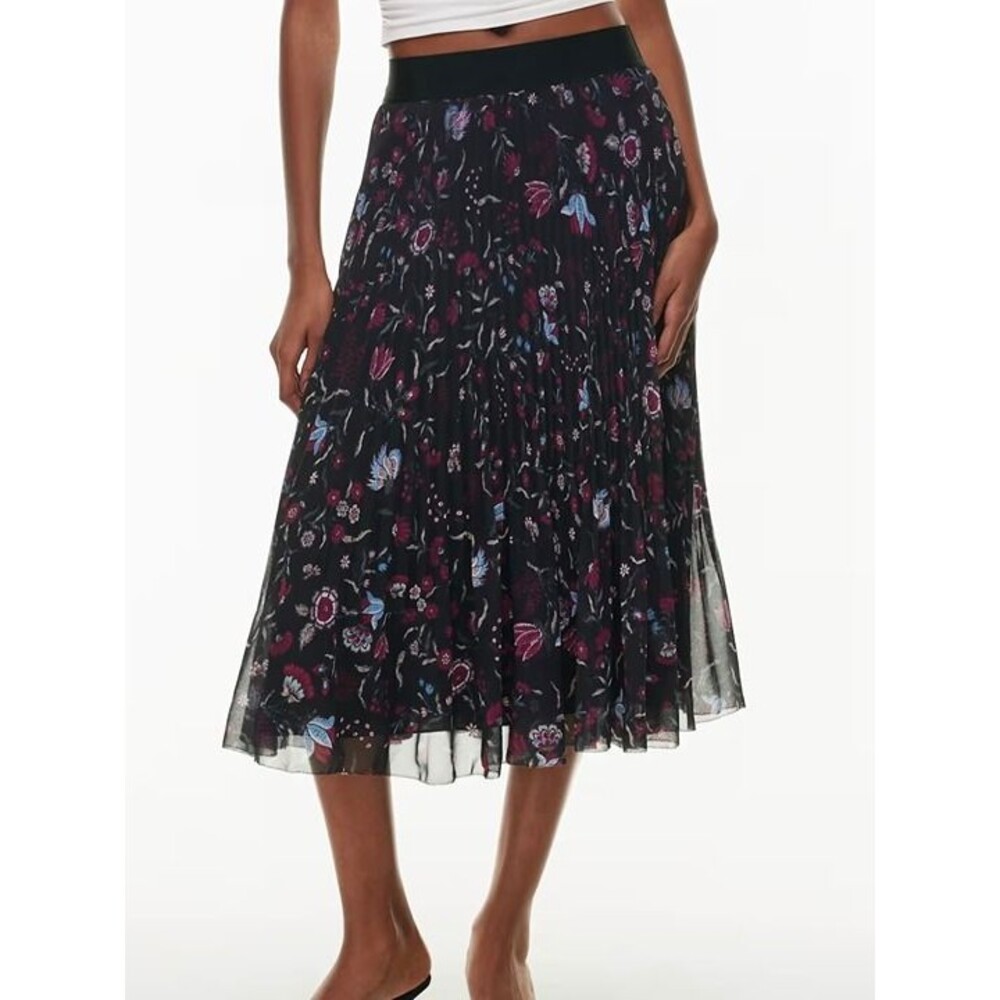 NWOT Aritzia Wilfred Limited Design Twirl Skirt in Black/Raspberry Size